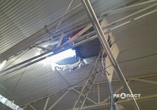 Кров на меблях, дірка в стелі – як виглядає місце прильоту дрона по меблевому магазину в Харкові