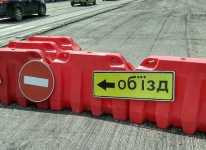 На вулиці Іллі Коваля у Харкові обмежено рух транспорту через кронування дерев