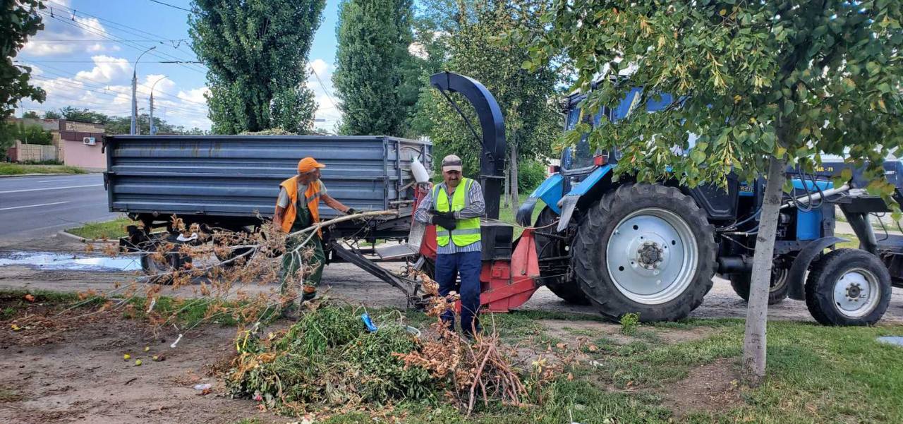 Відновили сотні елементів дитячих майданчиків міста комунальнки: Новини Харкова