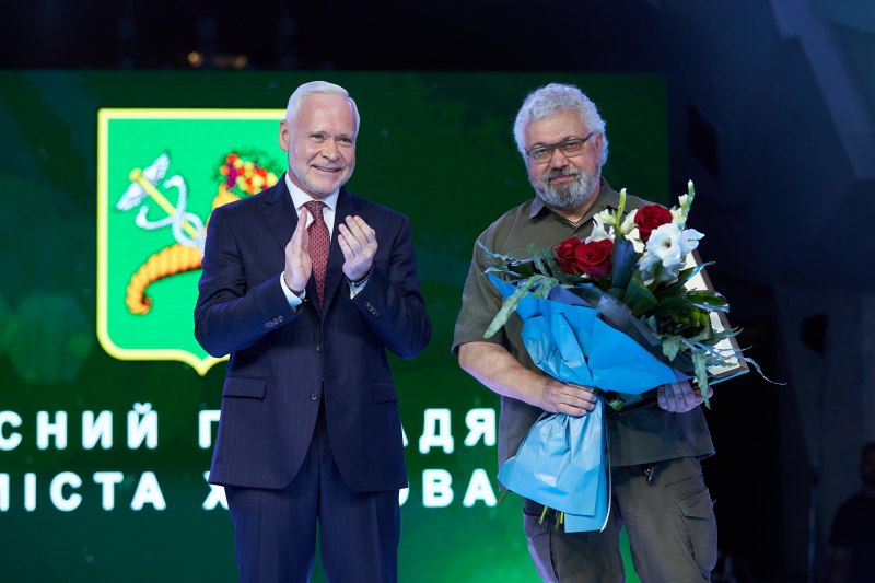 Привітав з днем народження Почесного громадянина міста Юрія Сапронова Ігор Терехов: Новини Харкова