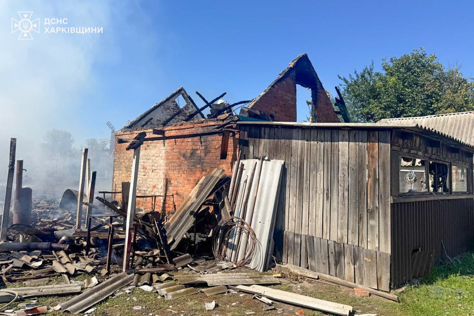 Через ворожий обстріл у Харківській області сталася пожежа