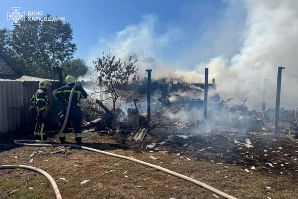Через ворожий обстріл у Харківській області сталася пожежа