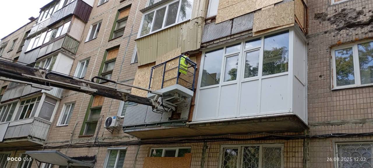 Проводят ремонтні роботи у трьох районах міста комунальники: Новини Харкова