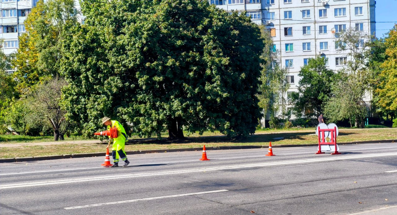 У Харкові тривають роботи з нанесення дорожньої розмітки