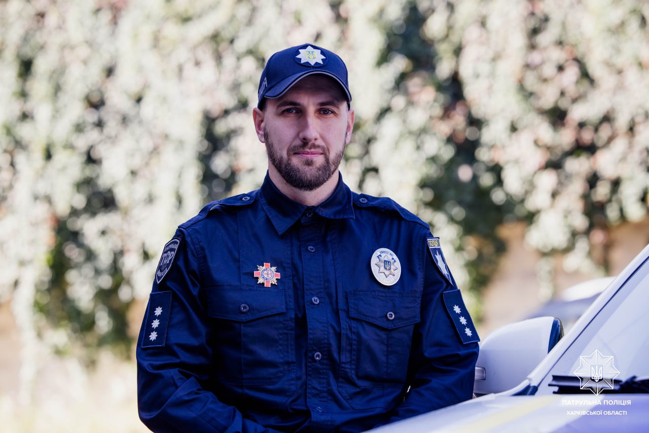 Кинувся у полум'я та врятував жінку під час обстрілу поліцейський у Харкові