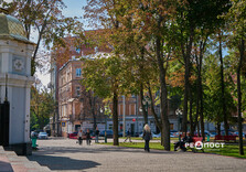 У парках Харкова з'явилися осінні барви (фото)
