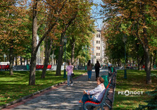 У парках Харкова з'явилися осінні барви (фото)