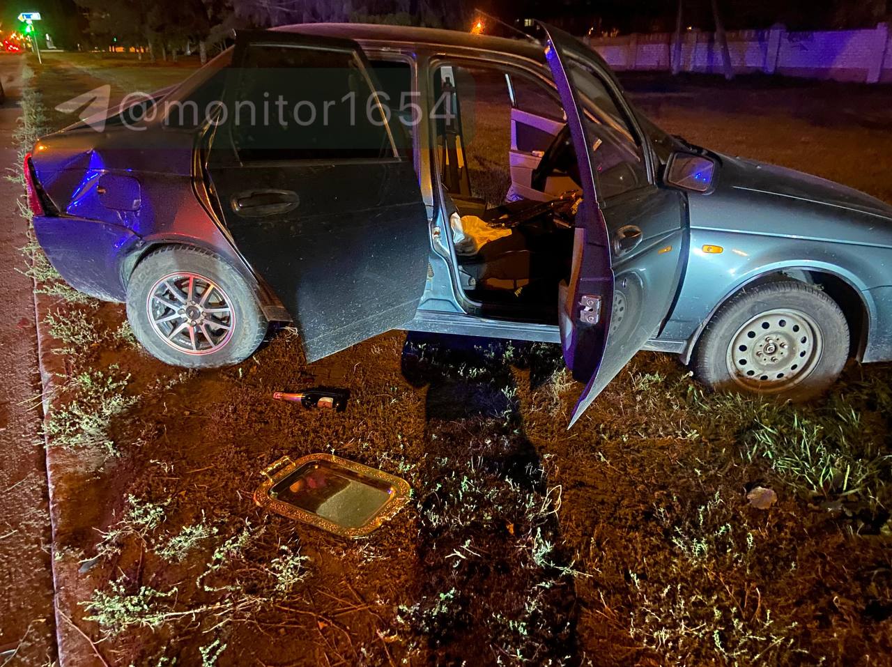 Зіткнулися та розлетілися у різні боки автівки на магістралі міста Daewoo Lanos та ВАЗ2199: Новини Харкова