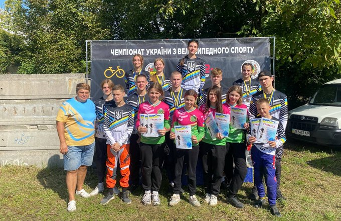 Харківські BMX-райдери здобули 20 медалей у Чернівцях