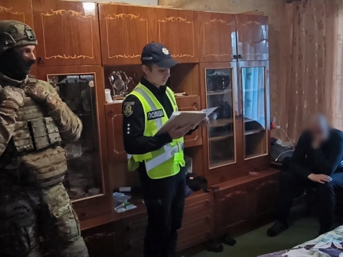 У Харкові чоловік ошукав жінку на покупці дров