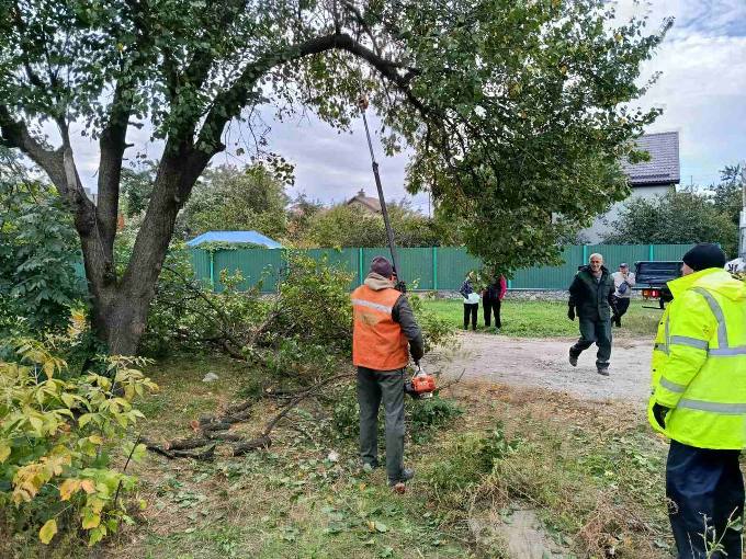 У Харкові тривають роботи з благоустрою приватного сектору та дитячих майданчиків