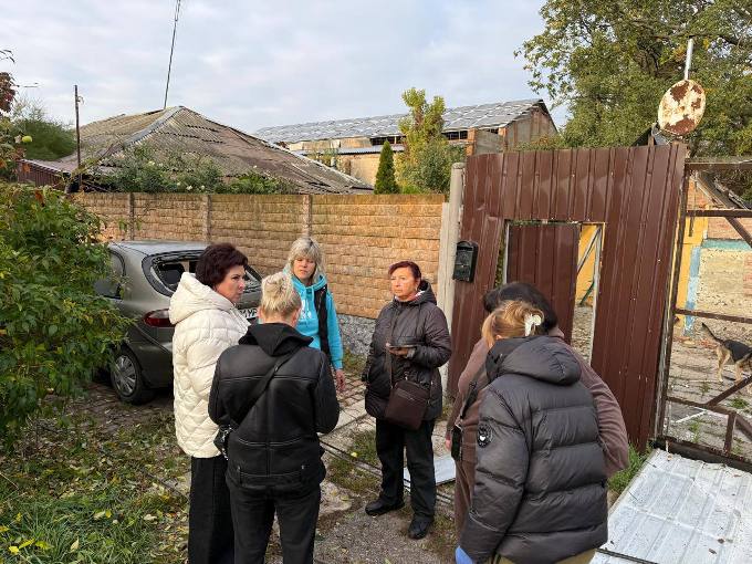 Новини Харкова: комунальники відновлюють будинки Новобаварського району після нічної атаки