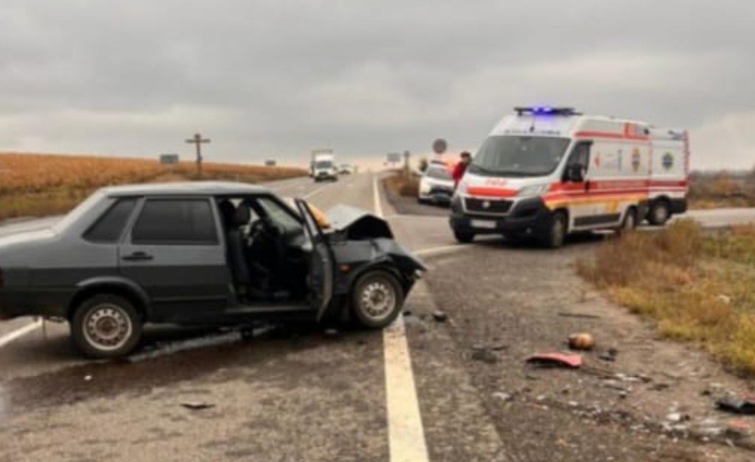 Під Харковом водійка не пропустила автівку та ледь не вбила сімох людей