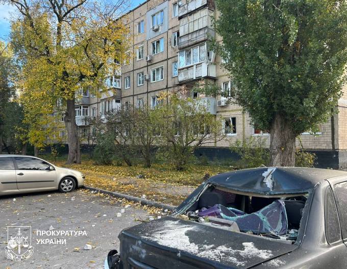 Прокуратура розслідує обстріл Чугуєва дронами: пошкоджено школу, постраждали п’ятеро людей
