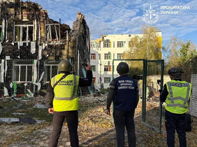 Прокуратура розслідує обстріл Чугуєва дронами: пошкоджено школу, постраждали п’ятеро людей