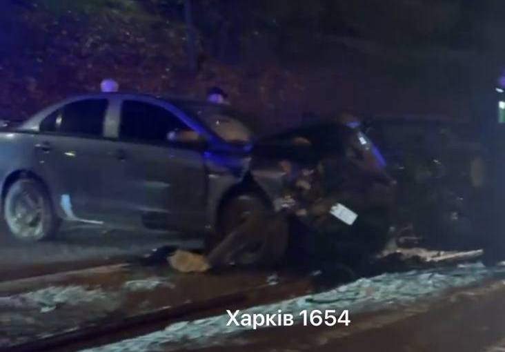 У центрі Харкова розбилися автівки у жорсткій аварії
