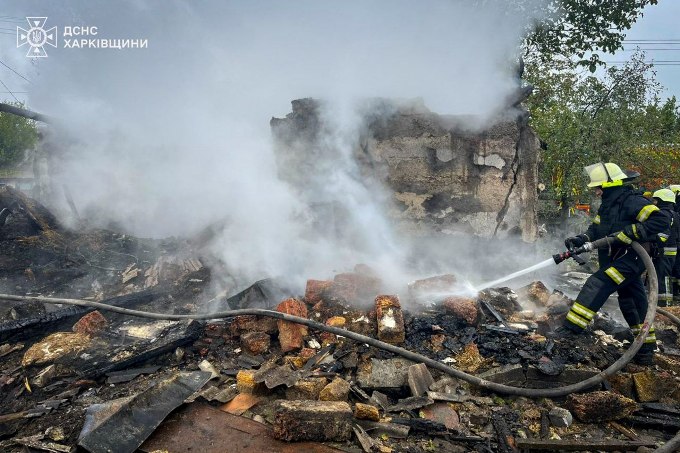 Рятувальники загасили пожежу після удару «Шахеда» по будинку в Лозівському районі