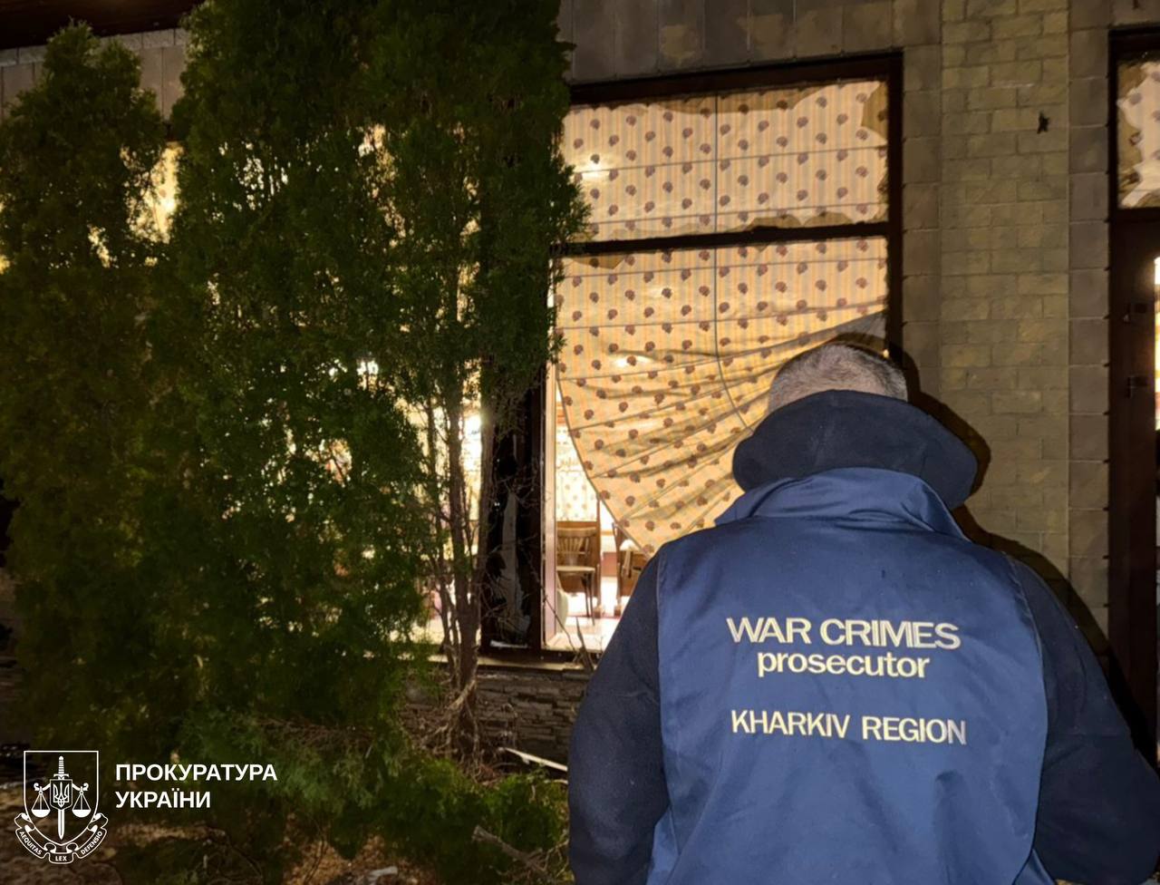На Харківщині через удари росіян постраждала людина та розтрощено ресторан