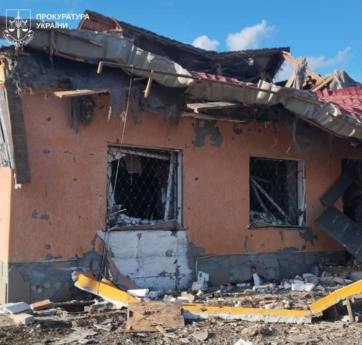 На Харківщині через удари росіян постраждала людина та розтрощено ресторан