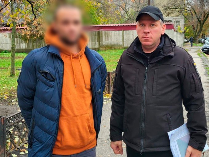 У Харкові чоловіку повідомили про підозру за систематичне насильство над матір’ю