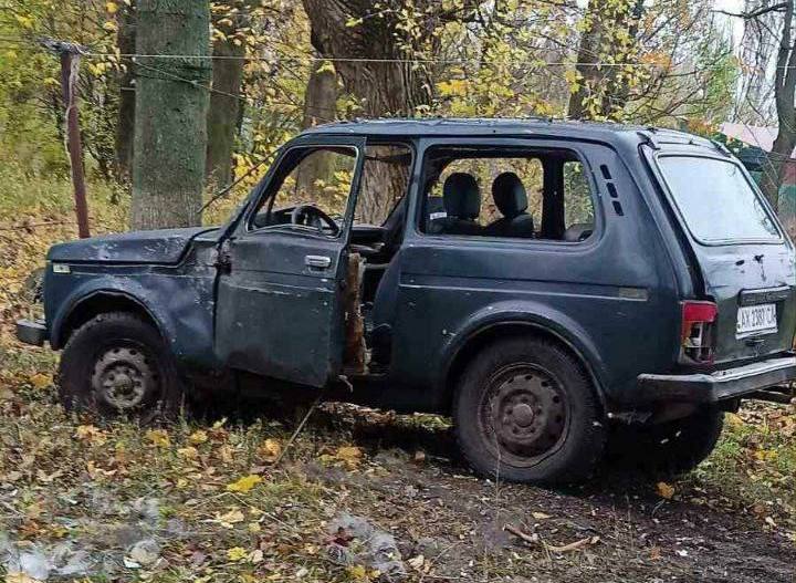 у селі Одноробівка Харківської області FPV-дрон влучив у легковий автомобіль «Нива»