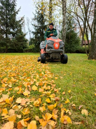 Прибирання у Харкові: у Центральному парку зібрали понад 700 м листя