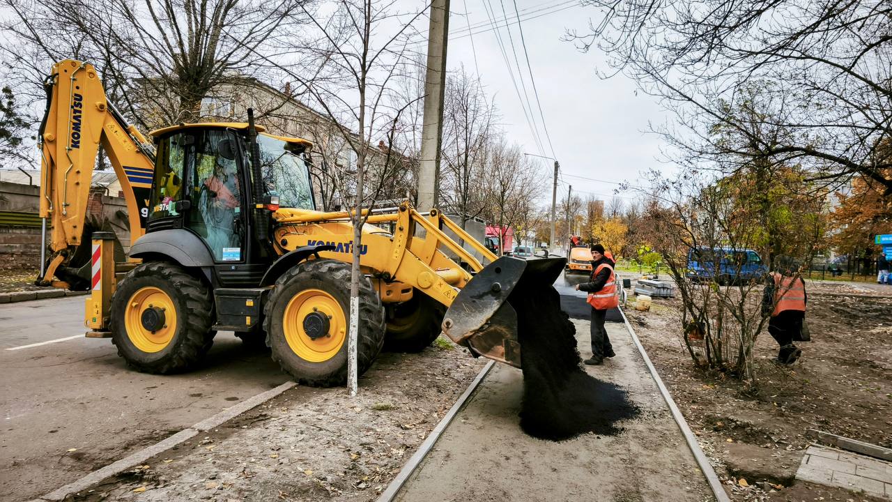 Оновлюють тротуари міста комунальники: Новини Харкова