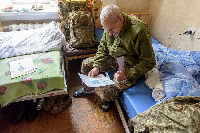Діти України надіслали малюнки та листи підтримки Слобожанській бригаді «Скіф»