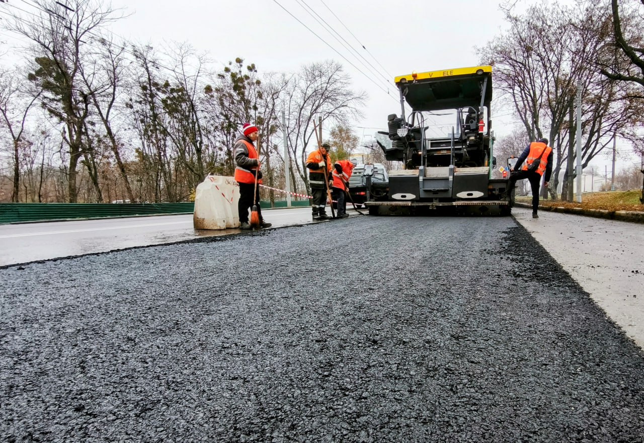 Відремонтували ділянку дорожного покриття у кілька сот квадартних метрів комунальники: Новини Харкова