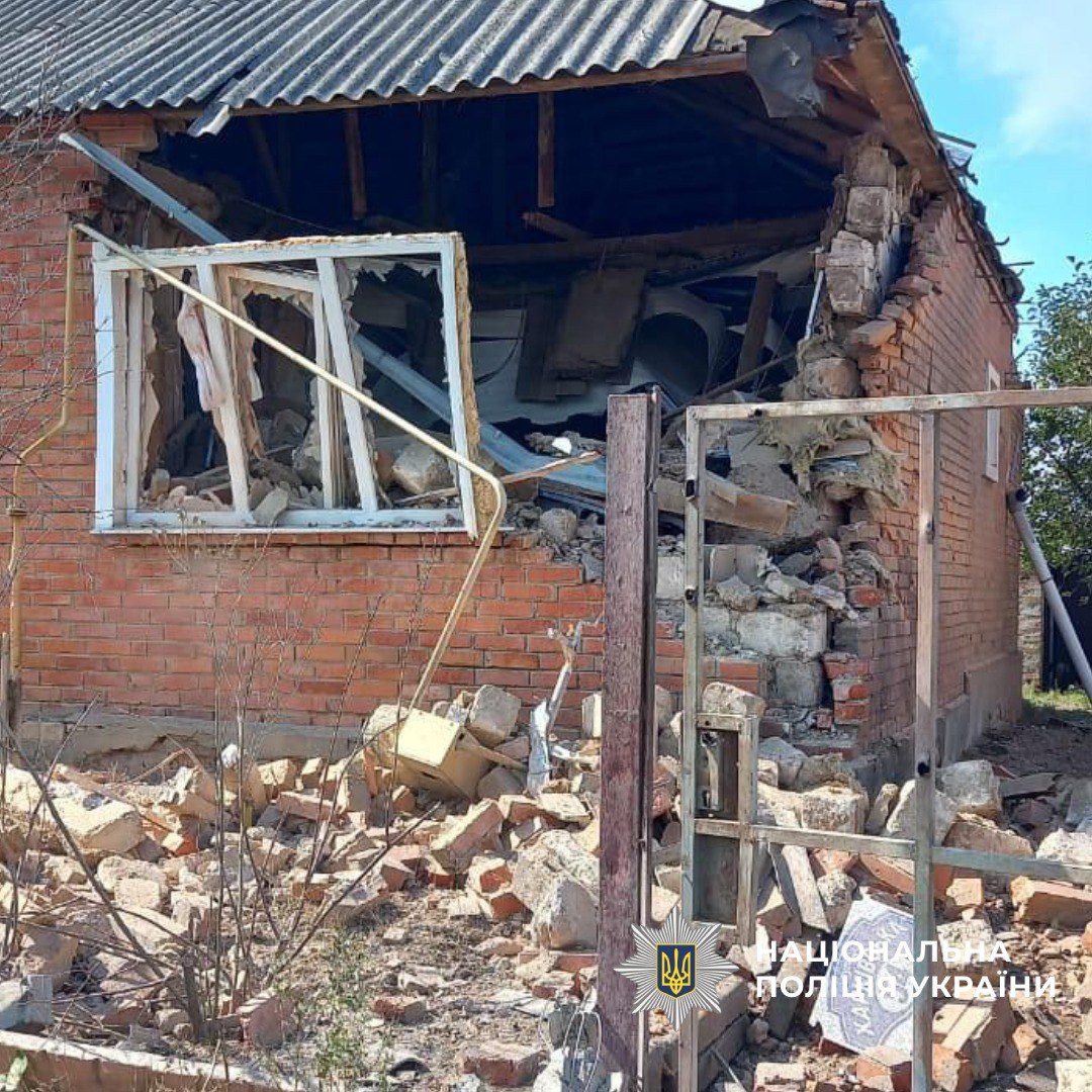 Окупанти вдарили по базі відпочинку на Харківщині (фото)