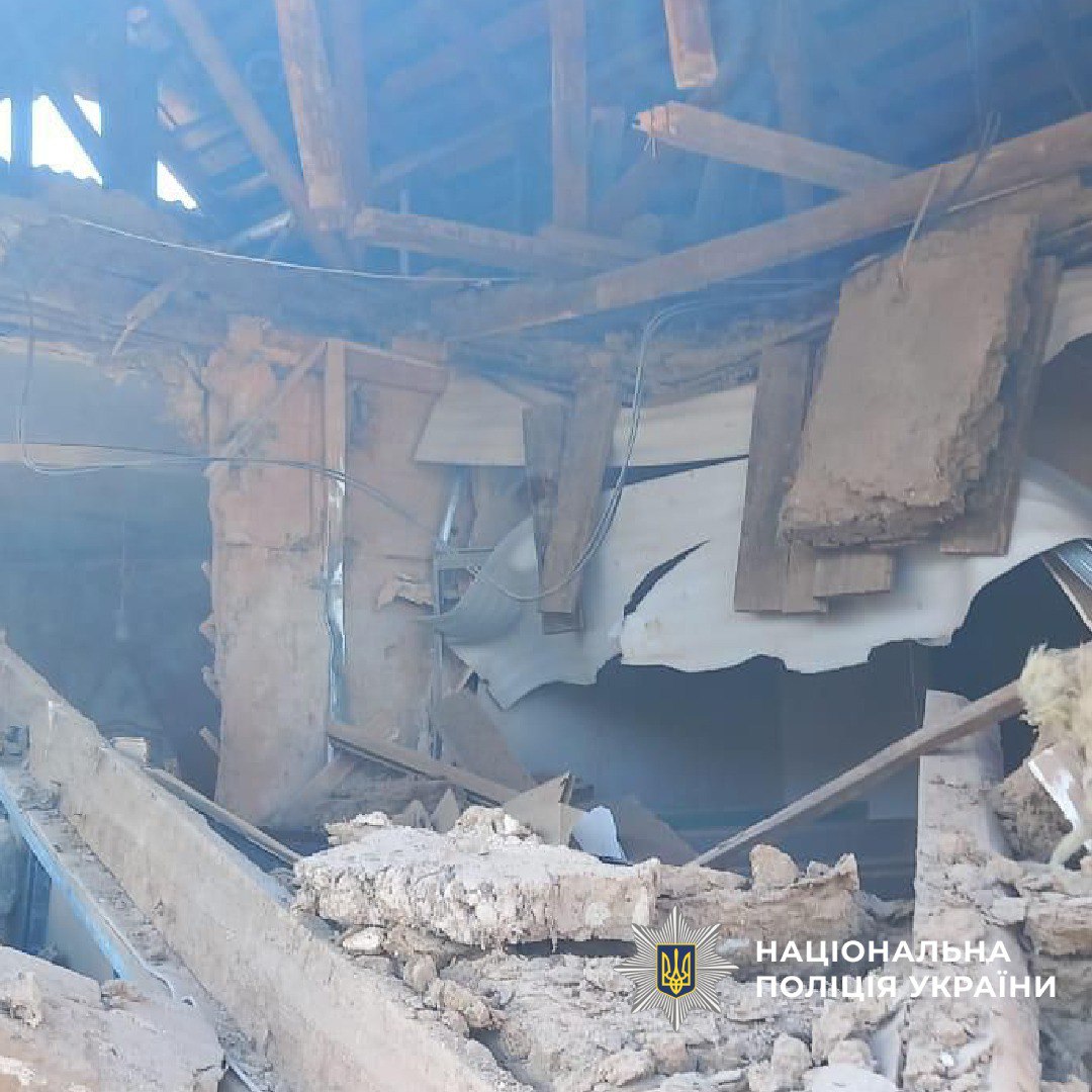 Окупанти вдарили по базі відпочинку на Харківщині (фото)