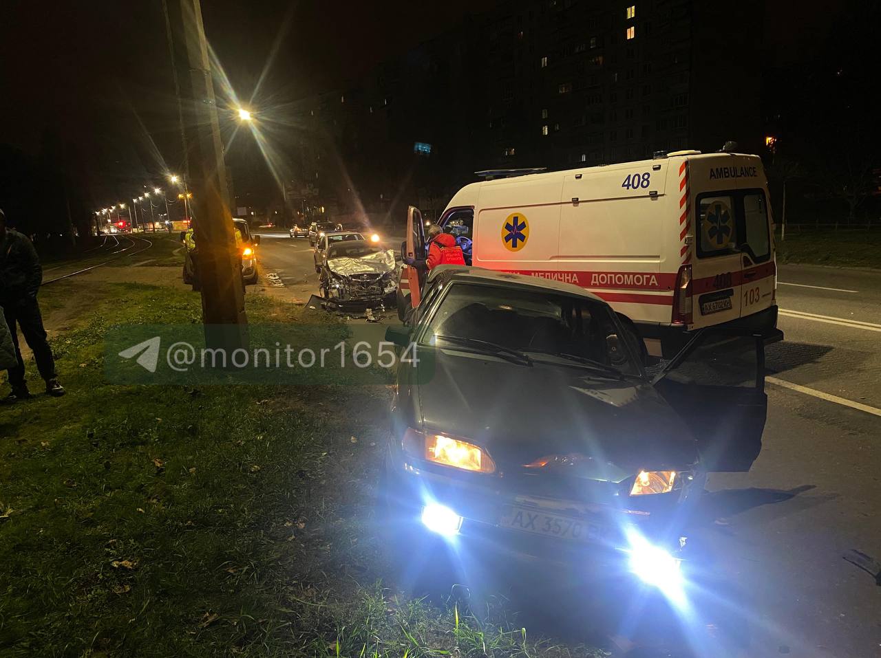 Водій влаштував потрійну аварію на харківській магістралі та втік (фото)