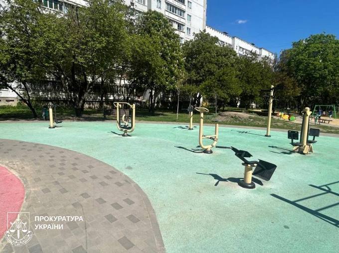 Підряднику в Харкові повідомили підозру у заволодінні понад 830 тис. грн на ремонті дитячого майданчика