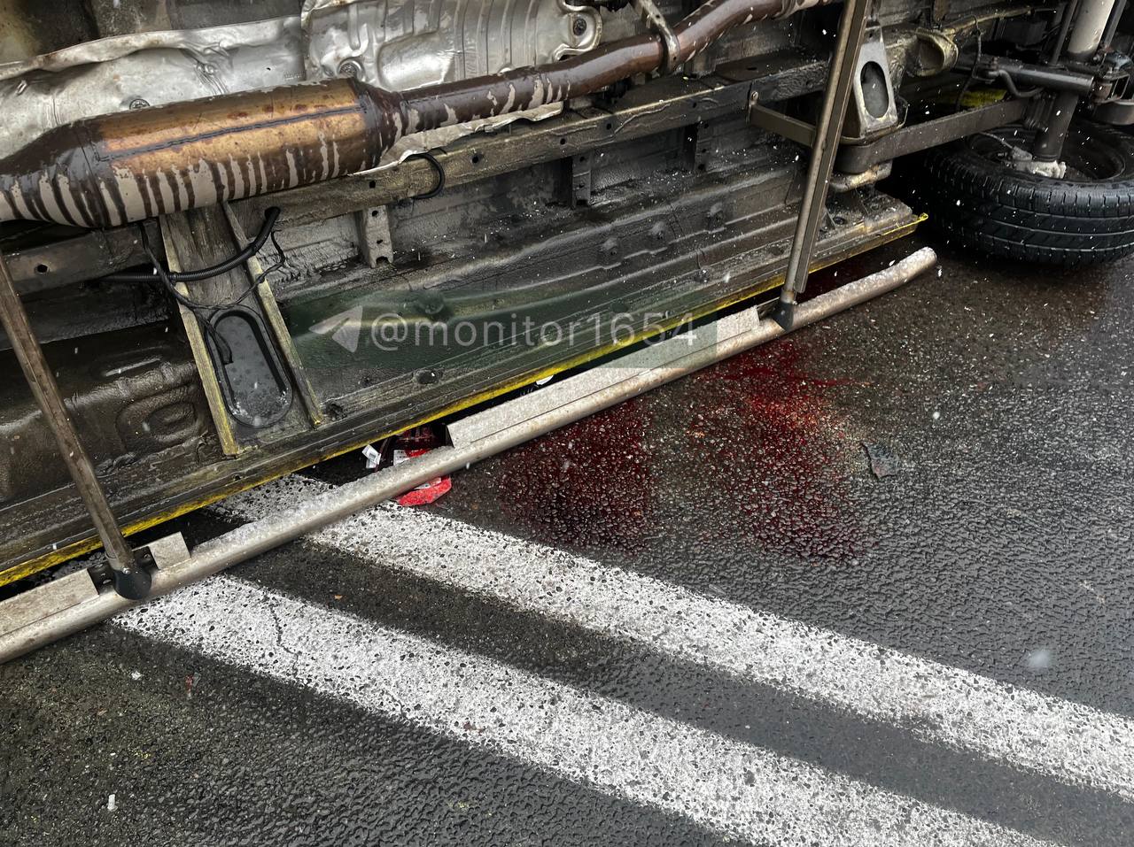 Перекинувся автомобіль швидкої допомоги на Олексіївці: Новини Харкова