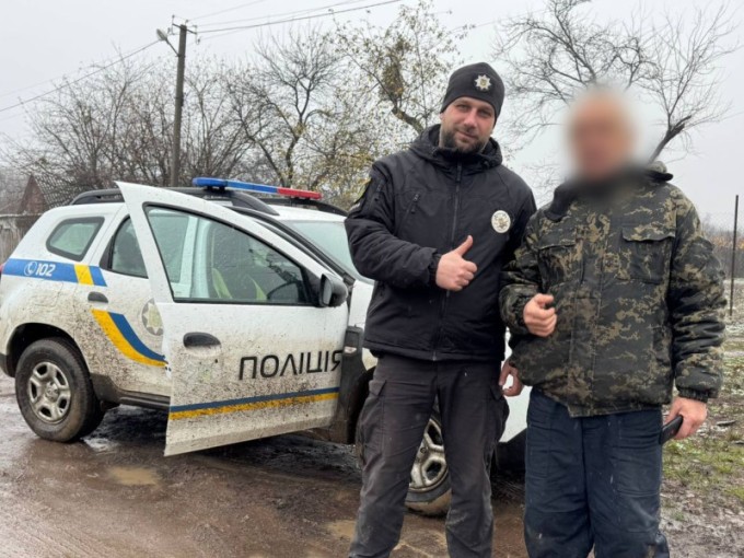 Новини Харкова: поліцейські розшукали чоловіка, що блукав лісом понад добу