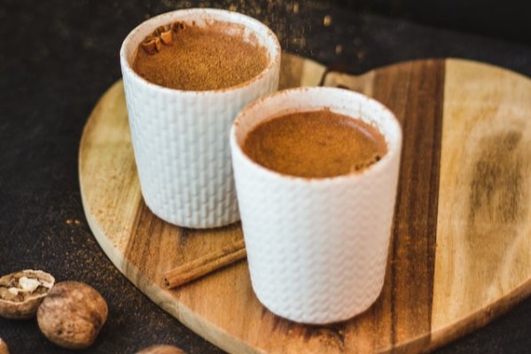 Як приготувати гарячий шоколад з горіхами та прянощами: рецепти