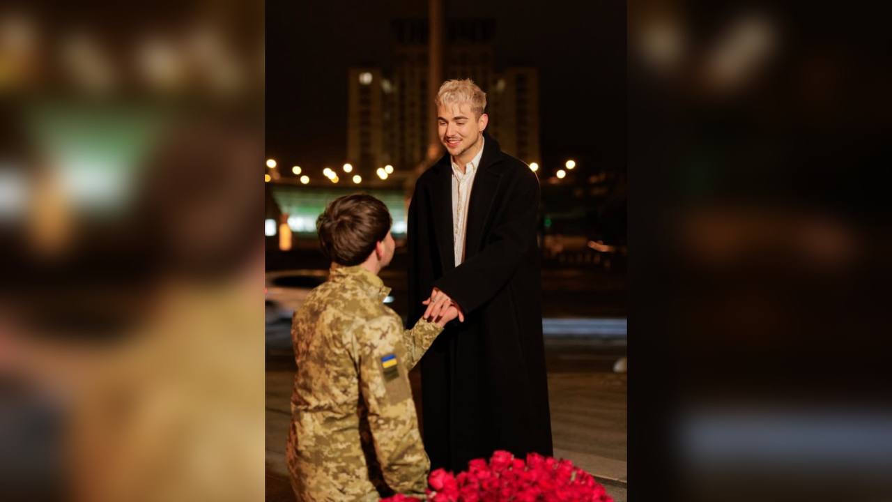 Співаку Melovin зробили пропозицію на Майдані