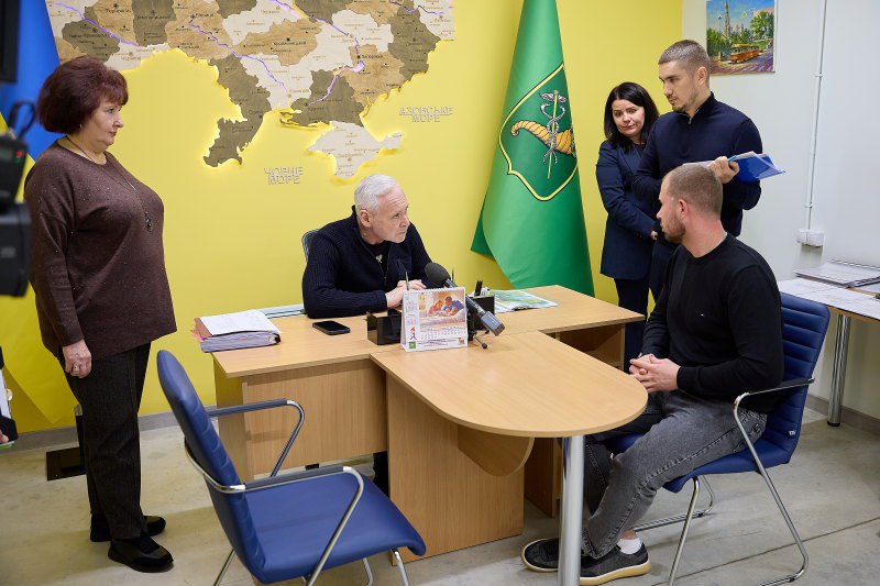 Турбує ремонт під’їздів та доріг, стан укриттів, ремонт доріг та будівництво безпечних локацій для навчання дітей городян: Новини Харкова