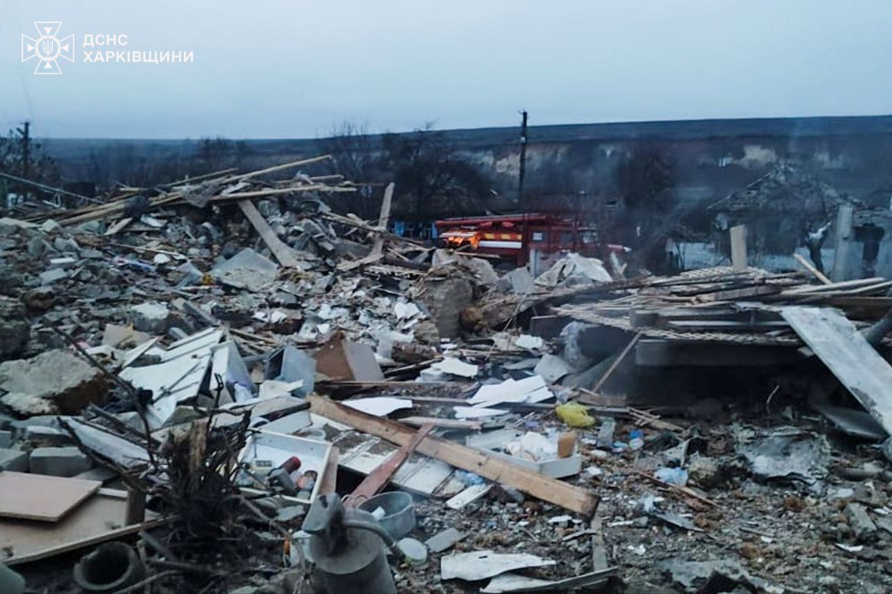 Вогнеборці Харківщини загасили пожежі на місці влучання російської бомби