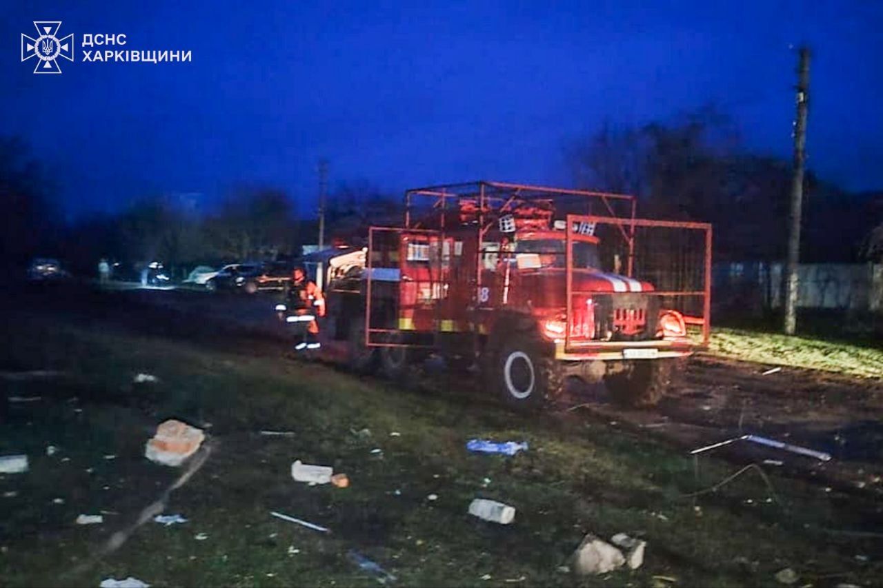 Вогнеборці Харківщини загасили пожежі на місці влучання російської бомби