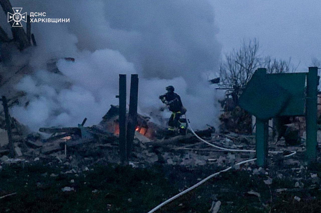 Вогнеборці Харківщини загасили пожежі на місці влучання російської бомби