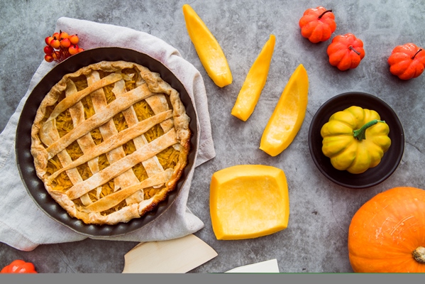 Осіння радість: пісний гарбузовий пиріг з ажурною з решіткою з тіста