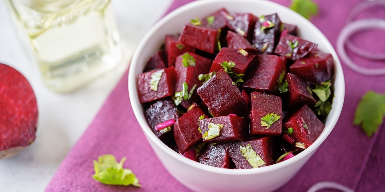 Буряк по-осетинськи: яскравий та пряний рецепт маринованого гарніру