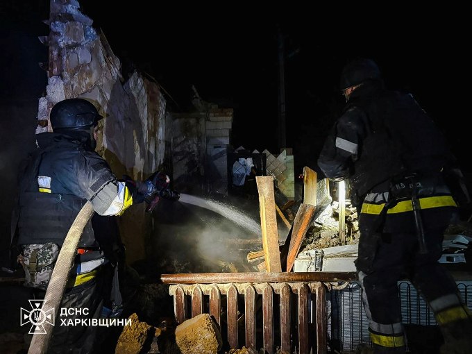 У Плоскому Харківської області два влучання БпЛА по житловому сектору викликали масштабні пожежі.