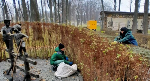 У Центральному парку Харкова проводять підготовку до зими (фото)