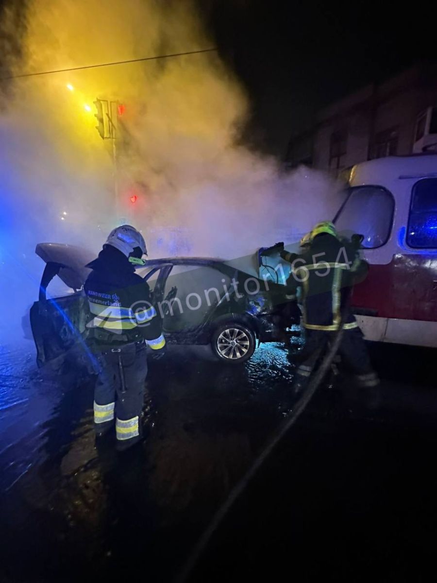 Спалахнула пожежа під час ДТП зіткнення Volkswagen Jetta з трамваєм: Новини Харкова