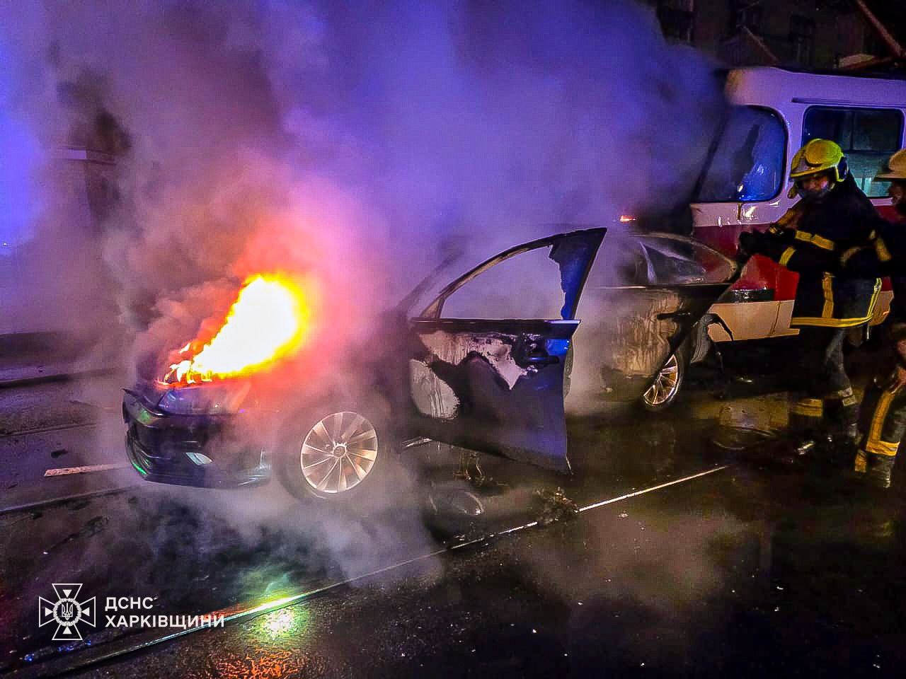 Спалахнула пожежа під час ДТП зіткнення Volkswagen Jetta з трамваєм: Новини Харкова