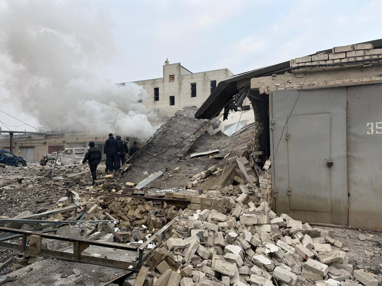 У Харкові усувають наслідки вибуху в Шевченківському районі (фото)