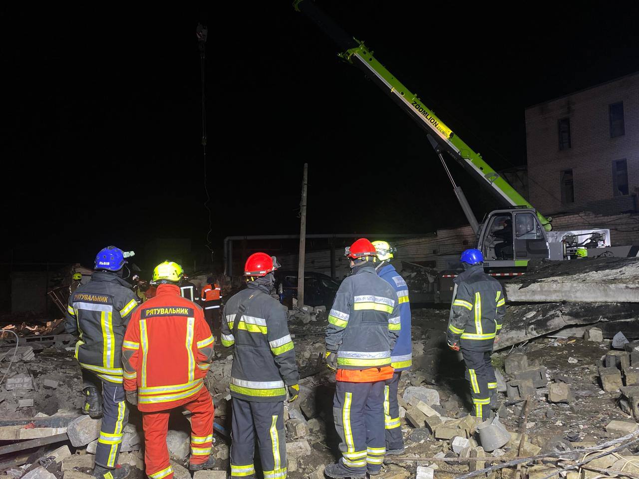 У Харкові усувають наслідки вибуху в Шевченківському районі (фото)