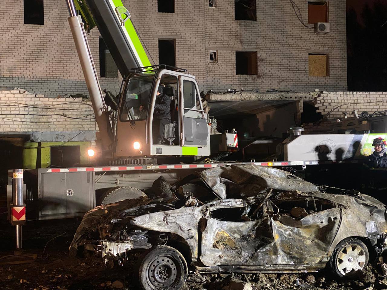 У Харкові усувають наслідки вибуху в Шевченківському районі (фото)